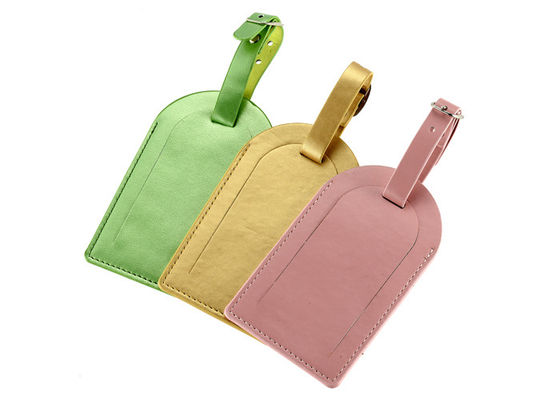 La porta modella il colore variopinto di Pantone dell'etichetta di bagaglio di viaggio dell'unità di elaborazione con la cinghia del fermaglio