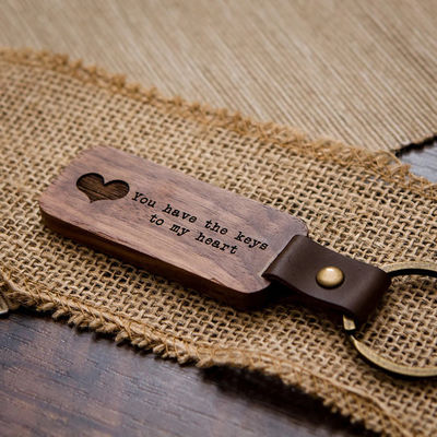 Noce di legno incisa regalo su ordinazione della catena chiave per gli uffici domestico 4,5 x 1in dell'automobile