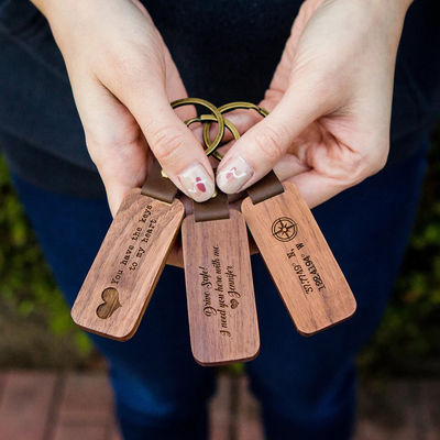 Noce di legno incisa regalo su ordinazione della catena chiave per gli uffici domestico 4,5 x 1in dell'automobile