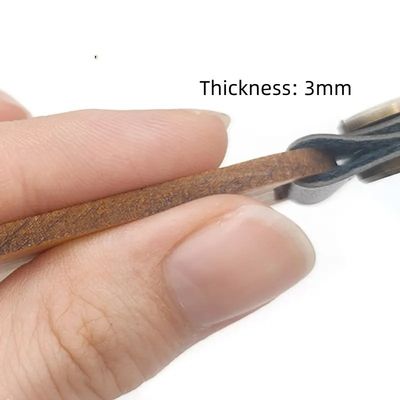 La catena chiave di legno su misura 14g del rombo ha personalizzato la noce incisa di Watel