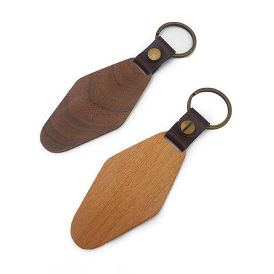 La catena chiave di legno su misura 14g del rombo ha personalizzato la noce incisa di Watel