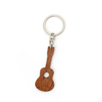 La catena chiave di stile della chitarra di legno d'annata della noce ha inciso - durevole ed alla moda