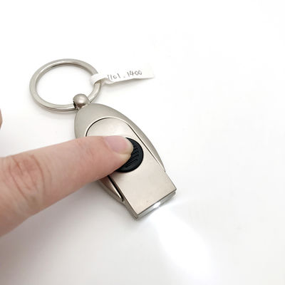 Porta chiavi in metallo in argento per la promozione con logo personalizzato in finitura in argento