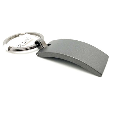 Logo porta chiavi in metallo personalizzato per durabilità e funzionalità