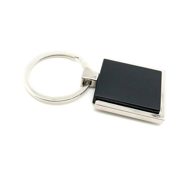 Porta chiavi in metallo nero in argento disponibile per l'acquisto online