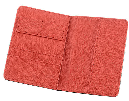 Portapassaporto personalizzabile con 4 slot per carte.