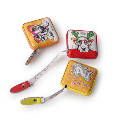 Prezzo buono Misura del nastro PU retrattile a doppio lato con colore personalizzabile e gamma 150mm/60 pollici in linea