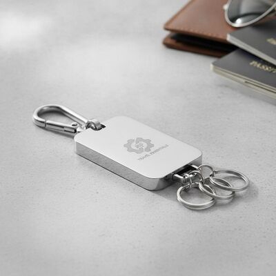 Qualità Porta chiavi in metallo con logo personalizzato Polito in argento Organizzatore compatto e resistente Perfetto per i viaggi e gli elementi essenziali quotidiani fabbrica