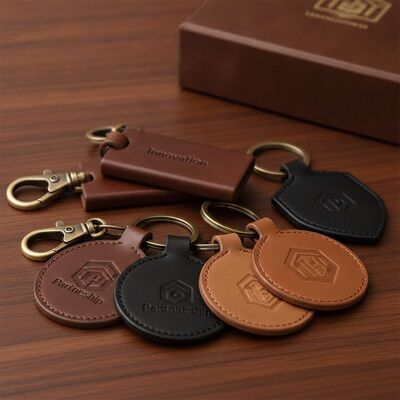 Prezzo buono Organizzazione e decorazione delle chiavi Portachiavi in ​​pelle Personalizzazione Incisione o goffratura, perfetti per regali e articoli aziendali in linea