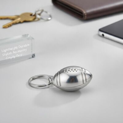 Prezzo buono Split Ring Carino Portachiavi Metallici Forma Calcio 15 grammi Peso leggero Durabile Elegante Accessoio Adatto per il Trasporto Quotidiano in linea