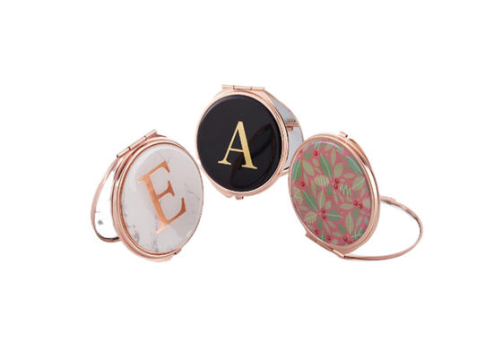 Prezzo buono Specchio piegante di Rose Gold Cosmetic Pocket Mirror Pantone del metallo dell'ABS piccolo in linea